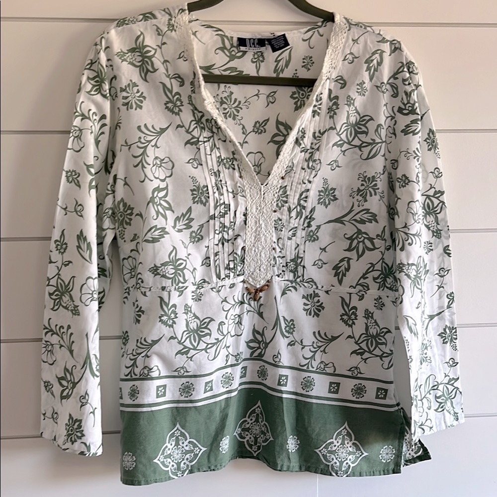 White and Green Cotton Tie Back 3/4 Sleeve Blouse